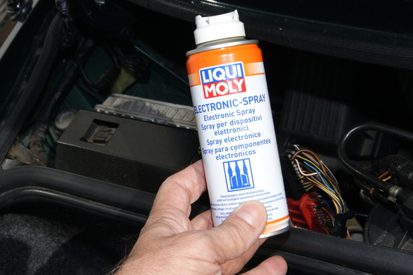 Regelmäßig Kontaktspray auf die offenen Kabelanschlüsse gesprüht, verhindert, dass Korrosion ihren Lauf nimmt.