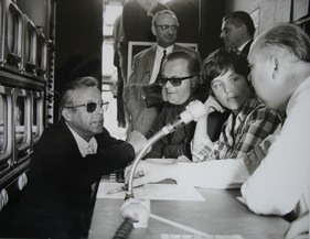 Regie-Konferenz mit Rainer Günzler, Bildmischerin und Kurt Meinicke (alias Kutte) v.l.n.r.