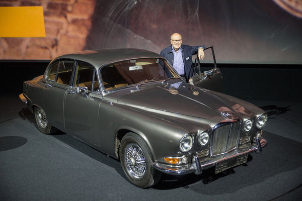 Regisseur Volker Schöndorff, der den Jaguar 420 von 1967 fast 30 Jahre lang fuhr