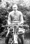 Reinhard Freiherr von Koenig-Fachsenfeld im Alter von 25 Jahren auf seiner Cotton, mit der er 1924 deutscher Motorrad-Strassenmeister bis 250 ccm wurde (© Daimler-Benz AG, 1932) Reinhard Freiherr von Koenig-Fachsenfeld im Alter von 25 Jahren auf seiner Cotton, mit der er 1924 deutscher Motorrad-Strassenmeister bis 250 ccm wurde (© Daimler-Benz AG, 1932)