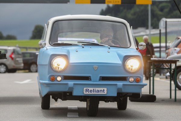 Bild: Reliant Regal Van (1969) - drei Räder müssen für die Balance genügen - Fantastic Plastic 2024