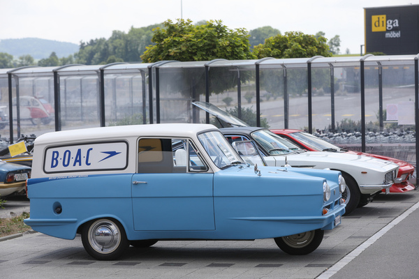 Reliant Robin Supervan II (1969) - ob dieses Dreirad wohl einst auf dem Flugfeld unterwegs war? - Fantastic Plastic Rickenbach 2023