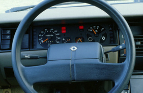 Renault 11 (1981) - Aufgeräumtes Cockpit (1981)