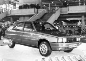 Renault 11 TSE (1983) - als kompakter Drei- oder Fünftürer erhältlich, vier Motoren und fünf Ausstattungsvarianten werden angeboten - am Genfer Automobilsalon von 1983