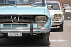 Renault 12 TL (1974) - Breitband-Scheinwerfer waren en vogue damals, siehe auch Peugeot 204 dahinter