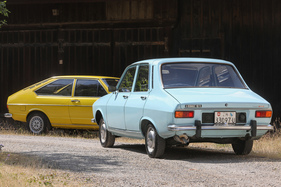 Renault 12 TL (1974) - notchback versus hatchback, which was also available from Renault (e.g. R16 or R6) (1974)