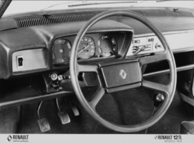 Renault 12 TL (1975) - with redesigned dashboard (1975)