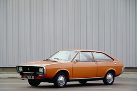 Renault 15 TL (1973) - bei der frühen Variante war der ganze Kühlergrill noch chromumrandet