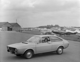 Renault 15 TL (1974) - Driver behind the wheel (1974)
