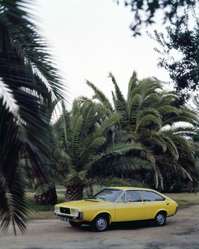 Renault 15 TL (1976) - nach dem Facelift, mit grösseren Scheinwerfern