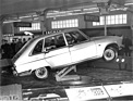 Renault 16 (1965) - mit Kapriolen, drehenden Rädern, blinkenden Scheinwerfern und Wandlungen im Innenraum macht die Familienlimousine auf sich aufmerksam - Genfer Automobilsalon 1965
