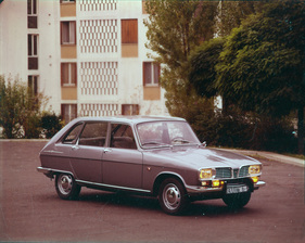 Renault 16 TS (1972) - vor eine modernen Wohnblock