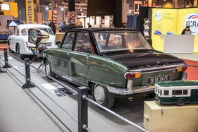 Bild Renault 16 Tricorps (1966) - auf der Basis des Renault 16 gestaltete Charbonneaux diese klassische Dreivolumen-Limousine - Rétromobile Paris 2016