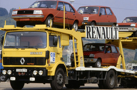 Renault 18 (1981) - Renault verwendete selbstverständlich Lastwagen aus eigener Produktion