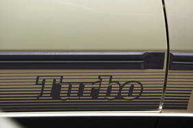 Renault 18 Turbo (1981) - "Turbo"-Schriftzug und ein grosszügiges Spaltmass an der Türe