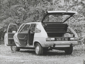 Renault 20 (1976) – mit grosser Heckklappe, aber relativ hoher Ladekante Renault 20 (1976) – mit grosser Heckklappe, aber relativ hoher Ladekante