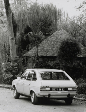 Renault 20 (1976) – unter Bäumen