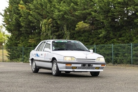 Renault 25 V6 Jeux Olympiques d'hiver 1992 (1991) - Lot 102 an der Artcurial „Garden Party in Saint-Tropez" Versteigerung 2024 (1991)