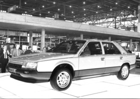 Renault 25 - Weltpremiere in Genf, neue Limousine der oberen Mittelklasse - am Genfer Automobilsalon 1984