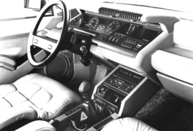 Renault 25 - elegantes und funktionelles Interieur - am Genfer Automobilsalon 1984