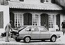 Image: Renault 30 TS (1975) - Loading luggage
