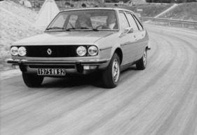 Renault 30 TS (1975) – Kurvenfahrt