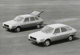 Renault 30 TS (1977) – keine Gasdruckstossdämpfer für die Heckklappe