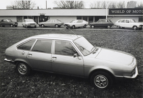 Renault 30 TS (1977) – zusammen mit anderen Renault-Modellen jener Zeit