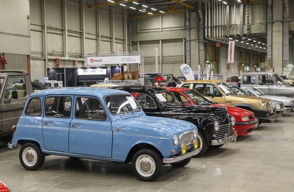 Bild: Renault 4 (1967) - angeboten für EUR 7500 - Auto e Moto d'Epoca Bologna 2023