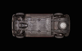 Renault 4 (1985) - km-STand 269'943 - aufgenommen von unten im Rahmen des Projekts "Auto Reverse"