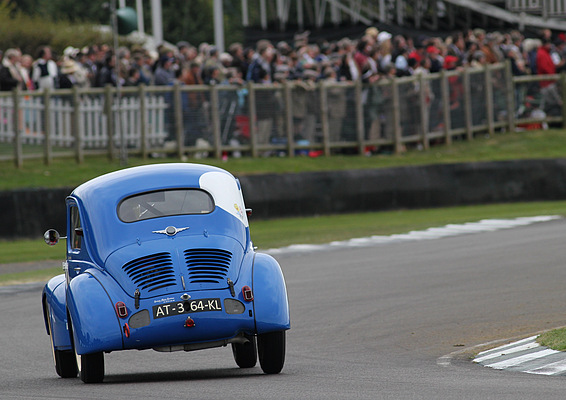 Renault 4 CV (1951) - Rennen R5 und R12 - St Mary's Trophy am Goodwood Revival 2012