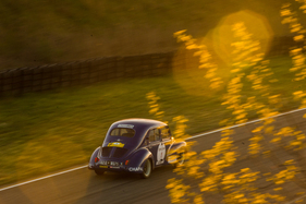 Renault 4 CV (1952) an der Tour Auto Optic 2ooo auf Etappe 2 am 9. April 2014 (Startnummer 001)