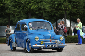 Renault 4 CV (1954) - wegen dem Heckmotor in der Schweiz "Renault Heck" genannt - Classic-Gala Schwetzingen 2017 (1954)