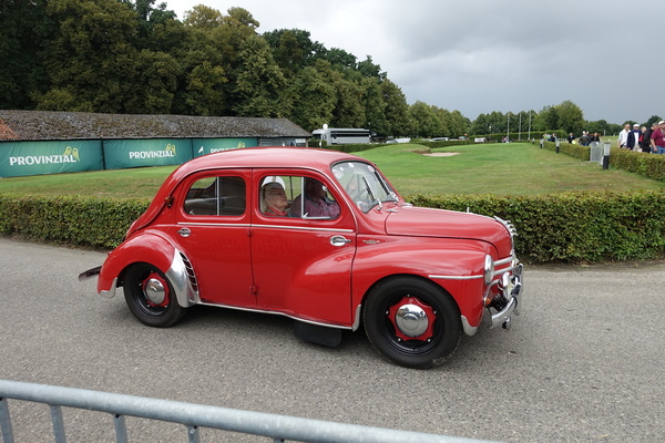 Renault 4 CV (1955) auf der Strecke – Classic Days 2025