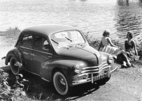 Renault 4 CV (1955) - macht auch am Strand eine gute Figur
