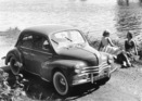 Renault 4 CV (1955) - macht auch am Strand eine gute Figur