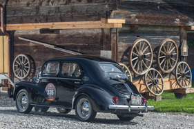 Renault 4 CV (1957) - 3,63 Meter lang ist der kompakte Renault, deutlich kürzer als ein Käfer (1957)
