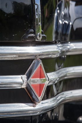 Renault 4 CV (1957) - Renault brand emblem (1957)