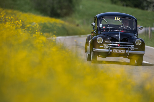 Bild Renault 4 CV (1957) auf grosser Fahrt