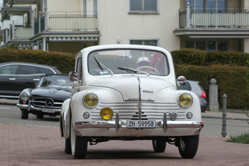 Renault 4 CV (1958) - mit offenem Dach - Albisgütli Classics April 2022