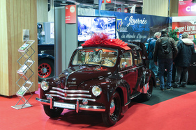 Renault 4 CV (1960) - als Wettbewerbsgewinn auf dem Clubstand - Rétromobile Paris 2020