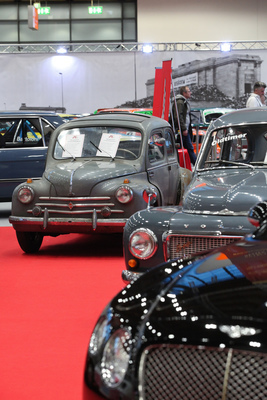 Renault 4 CV (1962) - zusammen mit Buckel-Volvo und modernem Bentley - Retro Classics Bavaria 2019