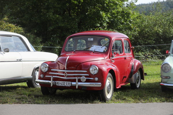 Renault 4 CV "Heck" (1959) - für einmal in Rot und nicht in Schwarz - 6. Lägern Classic 2023