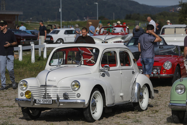 Renault 4 CV "Heck" Décapotable (1950) - mit Rolldach - 6. Lägern Classic 2023
