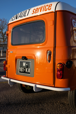 Renault 4 Fourgonnette (1970) - Seitllich angeschlagene Hecktüre