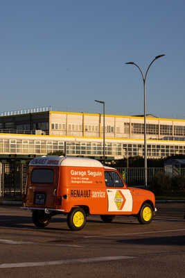 Renault 4 Fourgonnette (1970) - Vor dem Renault-Werk in Flins