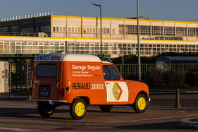 Renault 4 Fourgonnette (1970) - Vor dem Renault-Werk in Flins