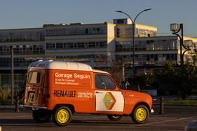 Renault 4 Fourgonnette (1970) - Vor dem Renault-Werk in Flins