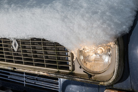 Renault 4 GTL (1985) - Kunststoff-Kühlergrill der späteren Serien