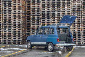 Renault 4 GTL (1985) - ein langes Leben führte zu einer Mehr-Blauton-Lackierung